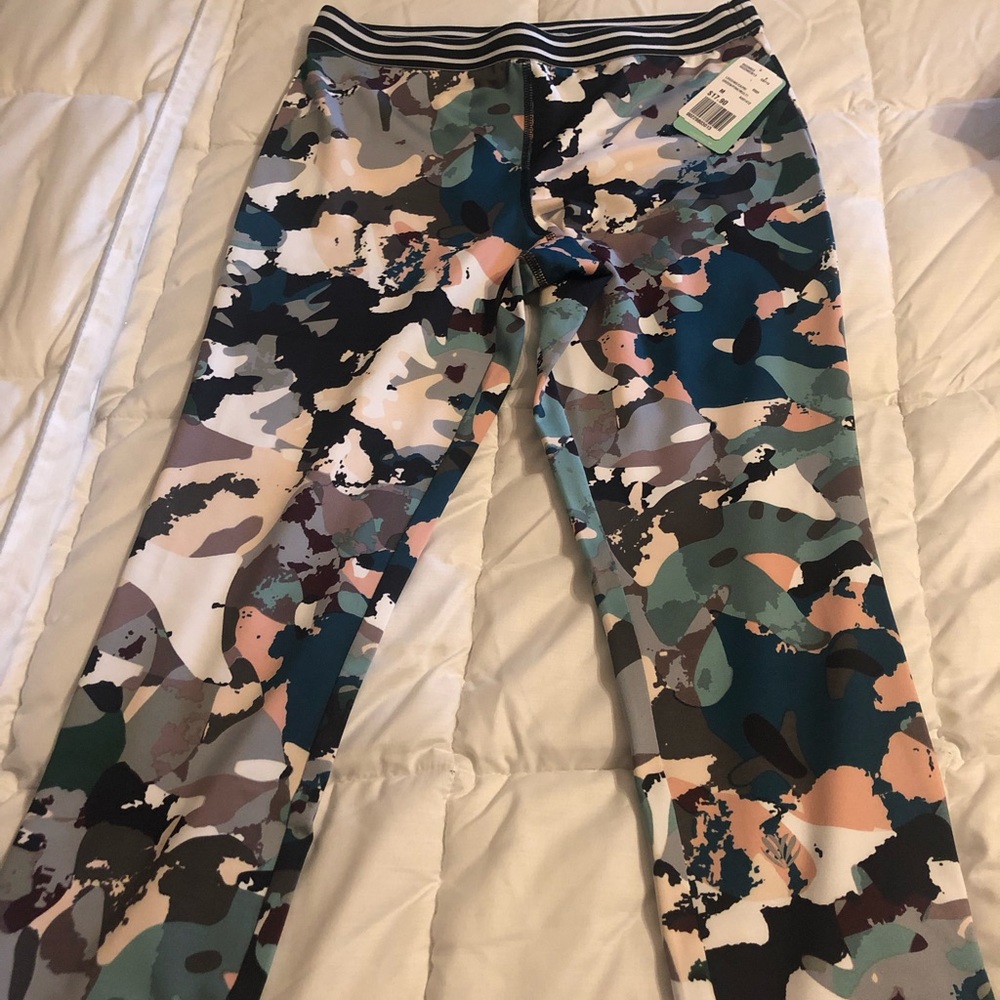 Multi color camouflage cropped legging -brand new